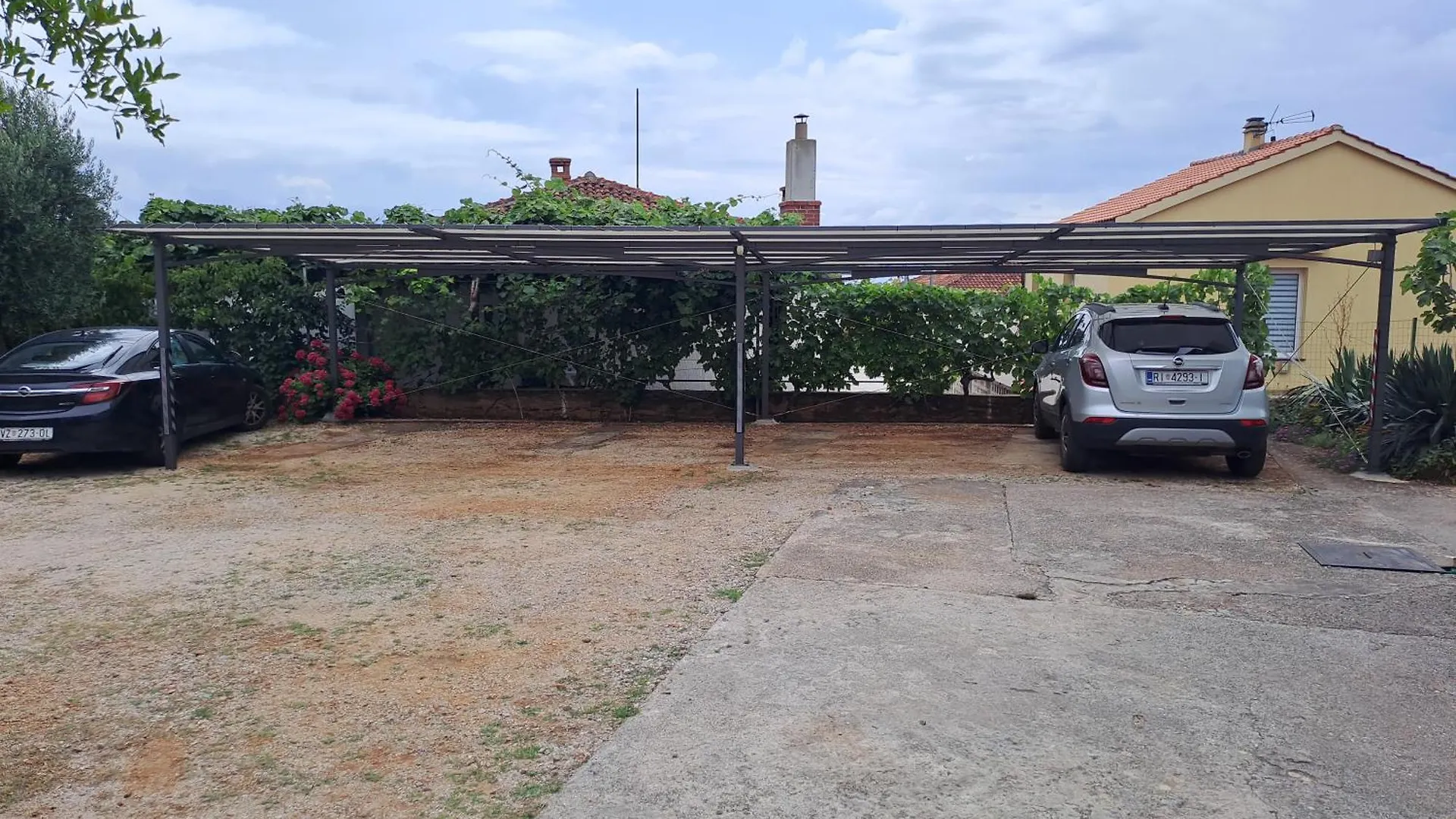 Studio Apartments Maslinik كرك كرواتيا